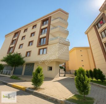 Beylikdüzü'nde Toplu Taşımaya Yakın Aile Binasında Satılık Daire