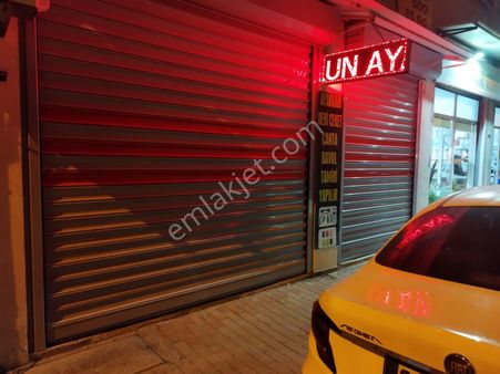 Alaybey Sahil'in Bir Arka Sokağında Bacalı Dükkan 40m2