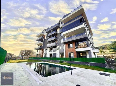 ꔪsadece Yalçın'dan Havuzlu Sitede Emsalsiz 2+1 Bahçeli Daire