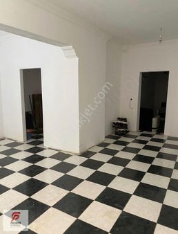 Buca Menderes Caddesinde Fırsat Dükkan