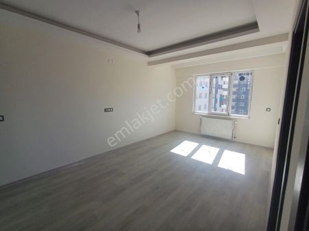 Erkilet Çocuk Hastanesi Yanıbaşında Satılık 2+1 Köşe Daire
