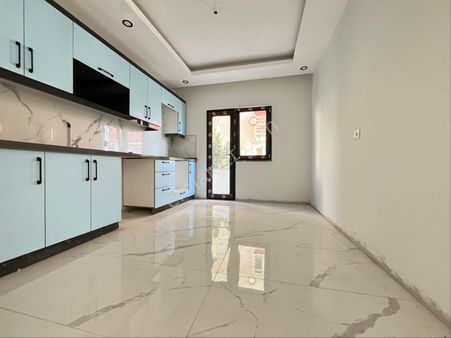 Sırasöğütler Mh Marmaray Yanı Cadde Üzeri 2+1 Arakat Asansörlü