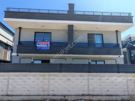 Re/max Birsen Çulha'dan Havuzlu Lüx Sitede Teras Kullanımlı 2+1