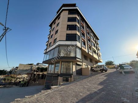 Avcılar Tahtakale Mahallesinde Ana Cadde Üzeri 3 Katlı Dükkan