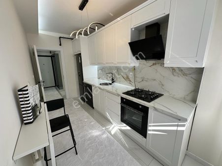 Buca Erdem Caddesi Menderes Mah Satılık Ara Kat Daire [y]