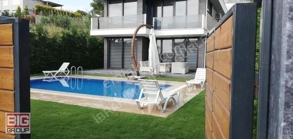 Özel Havuzlu, 4+1 Ful Eşyalı, Manzaralı Villa