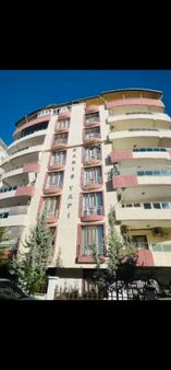 Öz Birlik Emlaktan Satılık 3+1 1 Kat Daire Karaköprüde 35 Metrede İş Bankası Arkasında