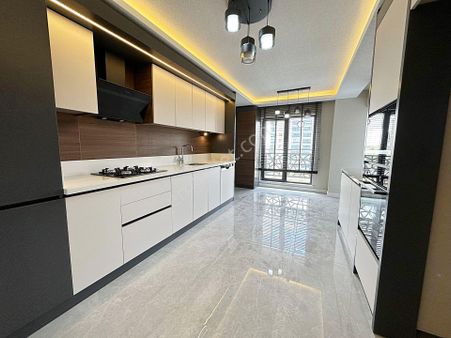 Pursaklarda Site İçinde 4+1 Sıfır Bina 11.katta Full Yapılı Daire