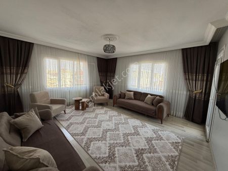 Aşina Gayrimenkul'dan Yeşilevler Mahallesi Köşebaşı Cadde Üstü Geniş Daire