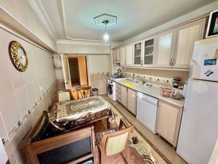 Gazi Göbek’te 3+1 3.katta Satılık Geniş Daire