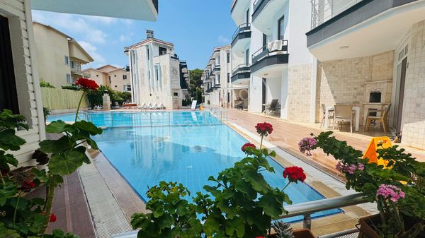 Belek Merkezde Kiralık Ortak Havuzlu 3+1 Tribleks Villa