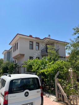 Karaaslan Villarında Bakımlı Tripleks Satılık Villa