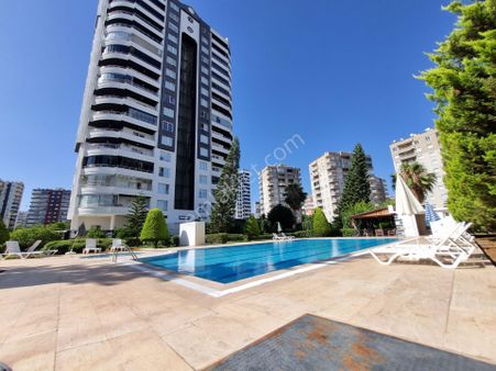 Yenişehir Nevit Kodallı Caddesi Deniz Manzaralı Satılık 5+1 Daire