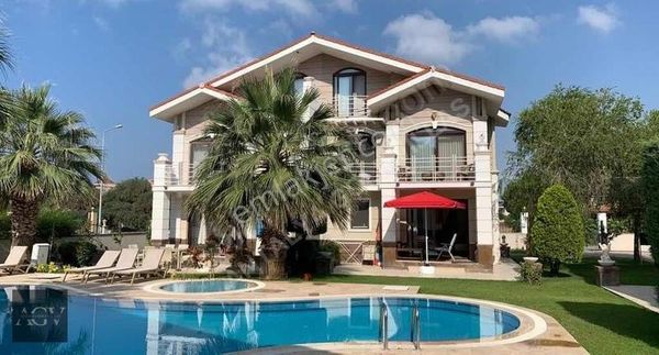 Belek'de Satılık Bakımlı Site İçersinde 3+1 İkiz Eşyalı Villa