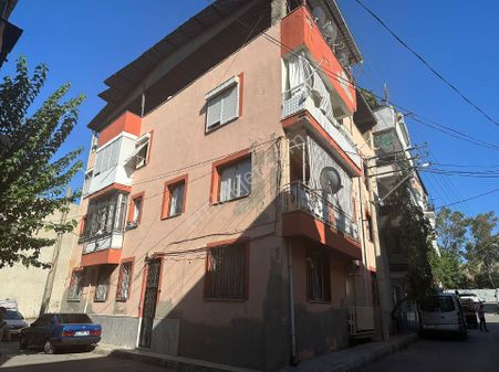 Gaziemir Aktepe De Komple Satılık Köşe Bina