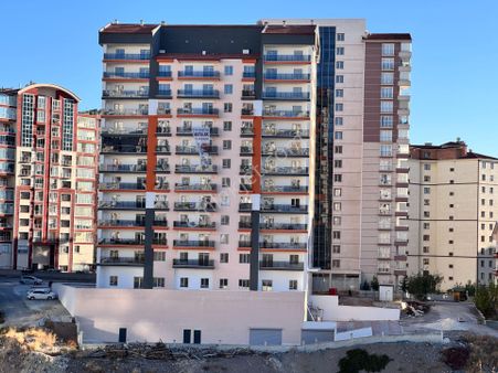 Sıfır 3+1 Site İçerisi Cadde Üzeri Manzaralı K.otopark İskanlı