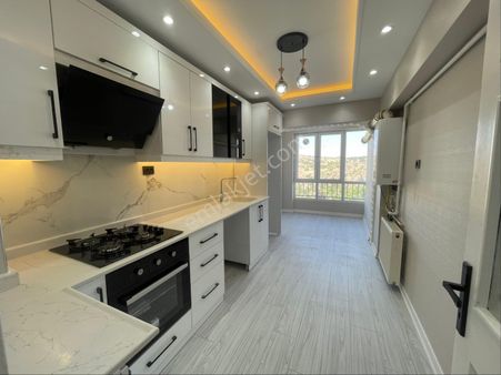 Bademlik Mahallesinde Ara Katta Full Yapılı 3+1 Satılık Daire