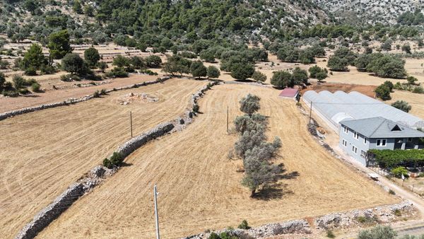 Goldhouse Dan Satılık Yatırımlık Yola Cephe 4724 M2 Arazi