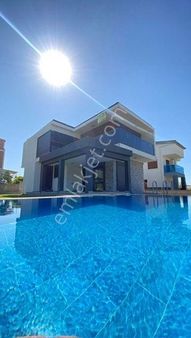 Kuşadası Güzelçamlı'da Satılık Havuzlu 4+1 Lüx Villa