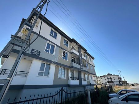 Üniversite Civarında Arakatta 2.katlarda 2adet Komple Eşyalı 1+1 Kombisi Takılı