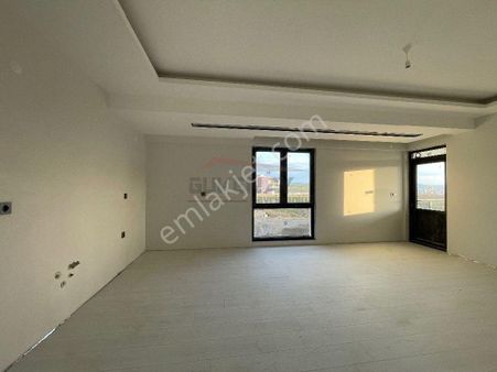 Güvenay - Çorum Lozan Arkası Best Yanında Son Kat 4+1 Sıfır Daire