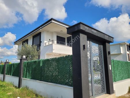 Didim Mavişehirde 4+1 Ayrı Mutfaklı Havuzlu Tam Müstakil Villa