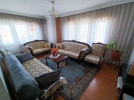 Opera Yakını Çarşıya Yürüme Mesafesinde Asansörlü Satılık 3+1 Ara Kat Daire