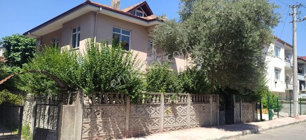 Sakarya İli Erenler İlçesi'nde Kiralık Bahçeli Müstakil Ev