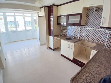 Denizli/1200 Evler'de Site İçinde 1. Ara Kat 175 M2 3+1 Daire. Üç Balkonlu, 3 Cephesi Açık. 