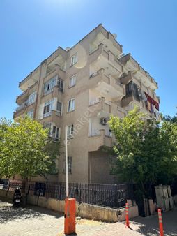 Emniyet Caddesinde Süper 4 Odalı Daire