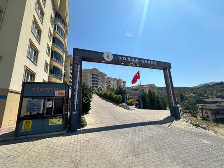 Tırpan Gayrimenkulden Halitpaşa Mah. 3+1 160m2 Site İçi Havuzlu Bahçe Katı Kiralık Daire