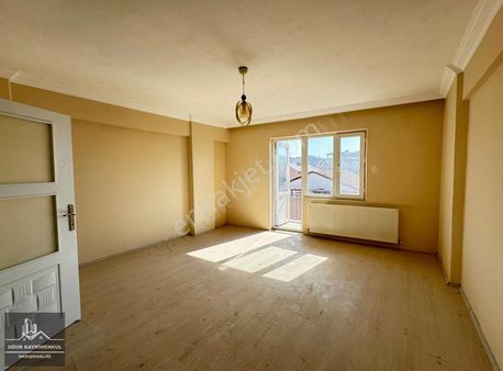 Uğur Gayrimenkul'den Şehir Merkezinde Yapılı 2+1 Satılık Daire