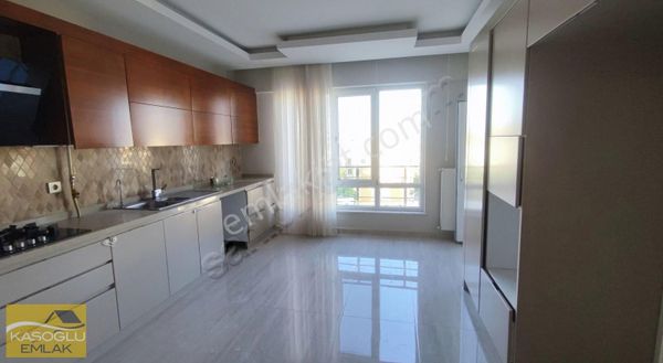 Kaşoğlu Gayrimenkul'den Güvenevler'de Satılık 3+1 Daire