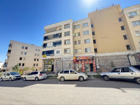 Cadde Seyrandan Satlık 3+1/