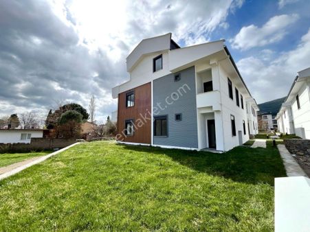 Yükselden Gürede Emsalsiz Bahçe M2'si İle Satılık Lüks 2+1 Daire