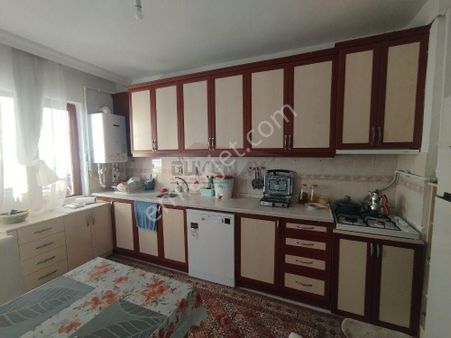 Güvenay - Çorum Fatih Caddesinde Satılık 3+1 Ara Kat Daire