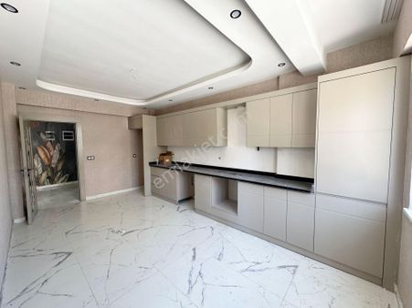 Belkız'da Sıfır Az Katlı Geniş Oturumlu Çift Balkon Ve Banyolu U.lüx 3+1