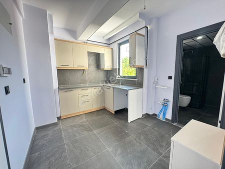 -ak & Emlaktan--2+0-60 M2 Cadde Yanı-yerden Isı-şık Ferah Daire