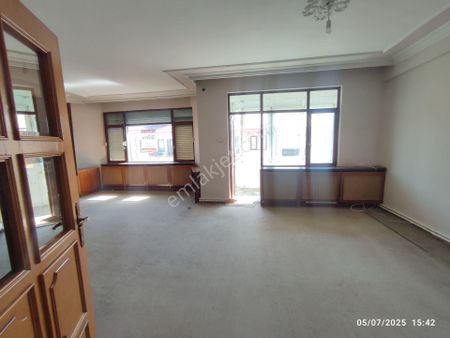 Bolu Karamanlı Mah. Yeşil Cami Karşısı Geniş 3+1 Satılık Daire