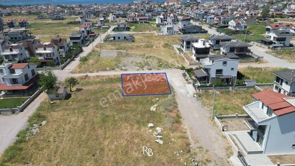 **dıkılı İsmetpaşa’da Köşe Konumda 332 M² Arsa **