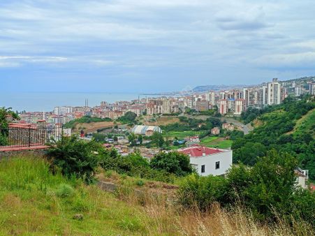Akçaabat Yaylacık’ Ta Muazzam Deniz Manzaralı Satılık 2232 M2 Villalık Arsa