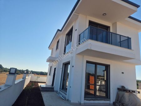 Satılık Mustakıl Vılla 3 + 1 Yenı Yapı