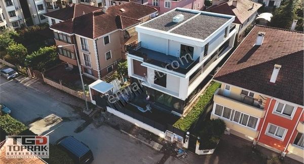 Serdivan Bahçelievlerde Satılık Sıfır 4+1 Villa