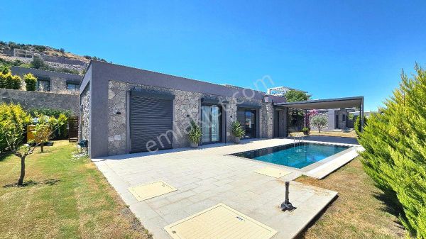 Bodrum Yalıkavakta Satılık Tek Katlı Özel Havuzlu Geniş Bahçeli 6+1 Müstakil Villa