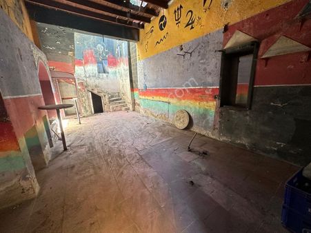 Kuşadası Kaleiçinde Fırsat Kelepir Dükkan / Depo