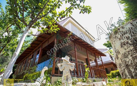 Sahil Mahallesinde 2+1 175m² Denize Çok Yakın Masrafsız Fırsat Villamız Satılıktır