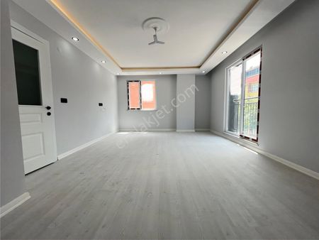 Merkezi Konum İstasyon Cadesi Ve Marmaray Yanı 2+1 Arakat Daire Asansörlü