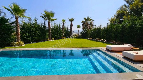 Bodrum Yalıkavakta Satılık 900 M2 Arsa İçinde Özel Havuzlu Geniş Bahçeli Tek Katlı Müstakil Villa