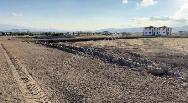 Emlak Ofisimden Güneşlide 700 M2 Temiz Villa Parseli