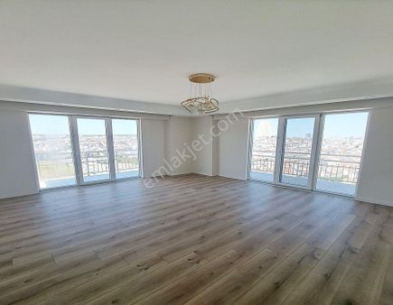 Beylikdüzü Arena'dan 7/24 Güvenlikli Sitede 2+1 Satılık Daire